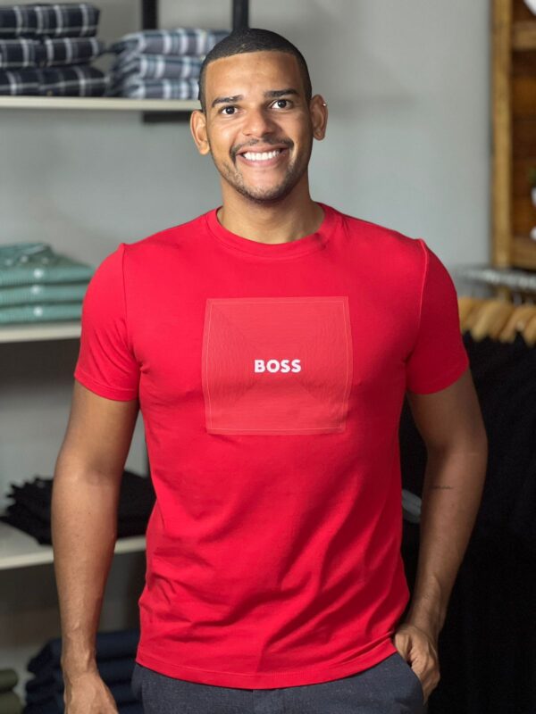 CAMISETA BOSS EMBLEMA 3D
