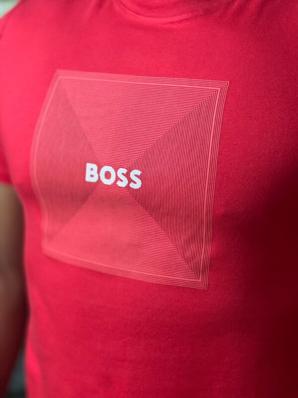 CAMISETA BOSS EMBLEMA 3D - Image 2