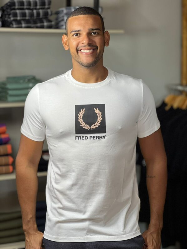 CAMISETA FRED PERRY LOGO QUADRADA