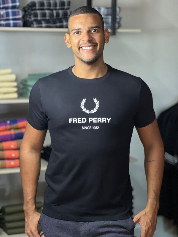 CAMISETA FRED PERRY LOGO QUADRADA - Image 3
