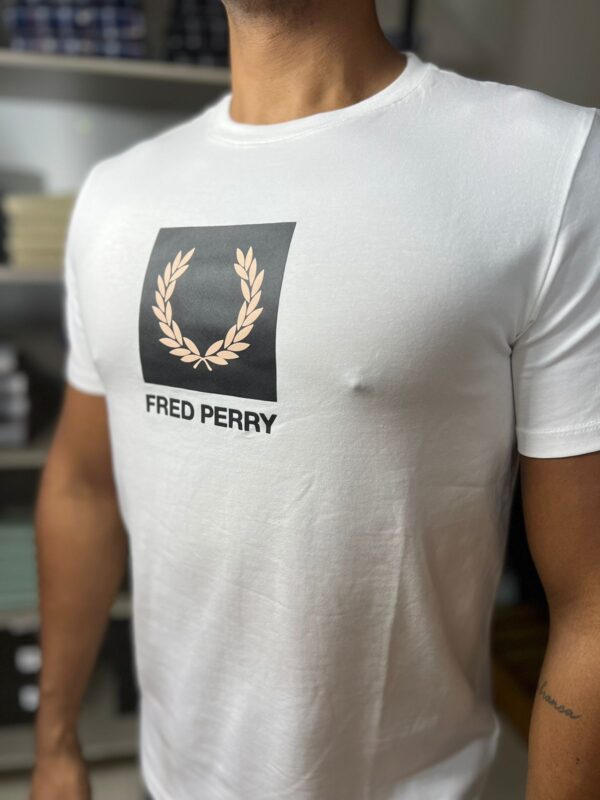 CAMISETA FRED PERRY LOGO QUADRADA - Image 2