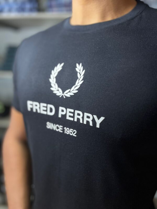 CAMISETA FRED PERRY SINCE 1952 - Image 6