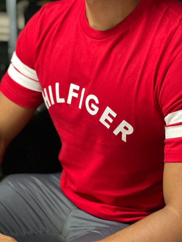 CAMISETA HILFIGER PEITO DET OMBRO - Image 2