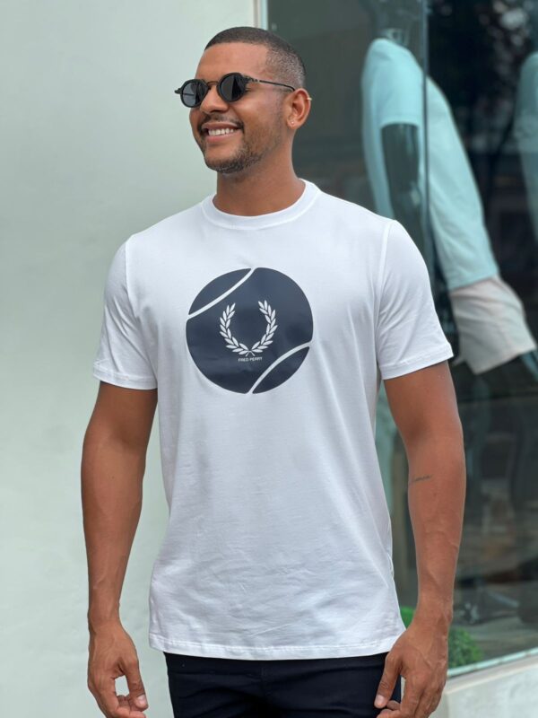 CAMISETA FRED PERRY BOLA CENTRO