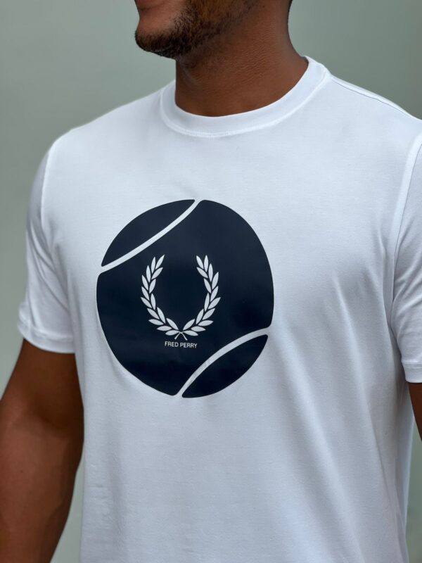 CAMISETA FRED PERRY BOLA CENTRO - Image 2